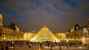 Piramide del Museo del Louvre, Paris, Francia