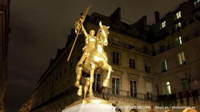 Statue of Joan of Arc Paris, Place des Pyramides, Paris, Francia 640w