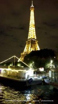 Torre Eiffel, Avenue Anatole France, Paris, Francia 640w