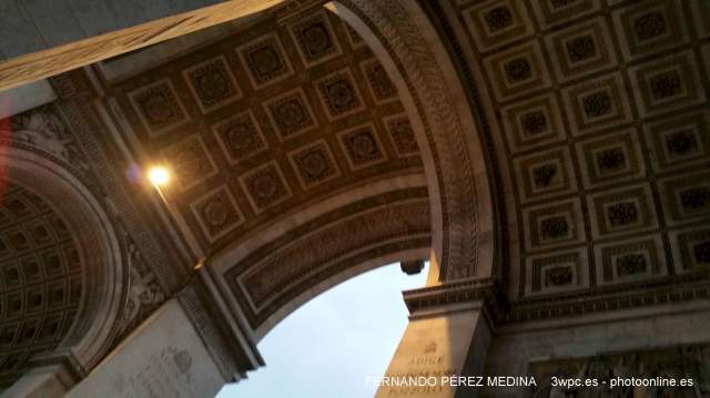 L Arc de Triomphe de l Etoile, Paris, Francia 640w
