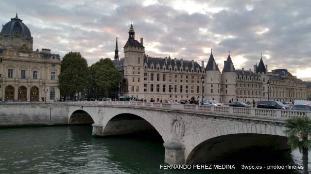 Pont au Change, Quai de la Megisserie, Paris, Francia 640w